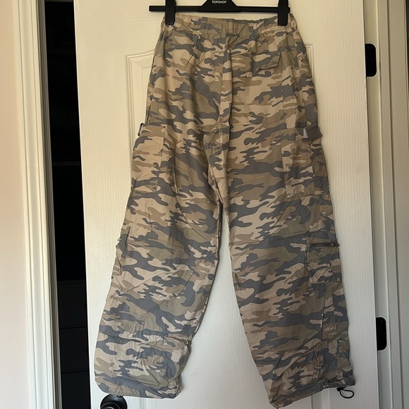 Forever 21 Cargo Parachute Pants - Picture 2 of 3